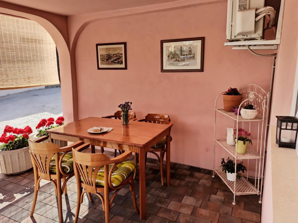 Nola Apartment *